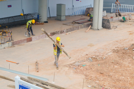 地铁建筑施工