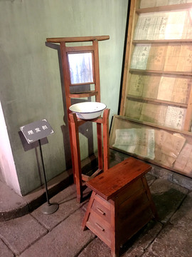 旧上海时期的理发摊位