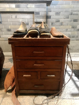 旧上海民国时期的修鞋摊