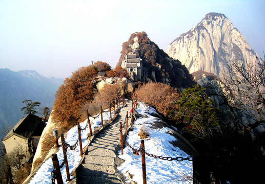 华山雪景