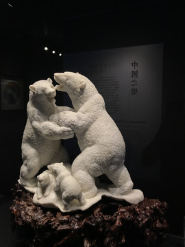 石雕白熊