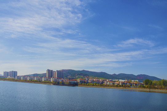 鞍山玉峦湾居民区建筑群与河湾