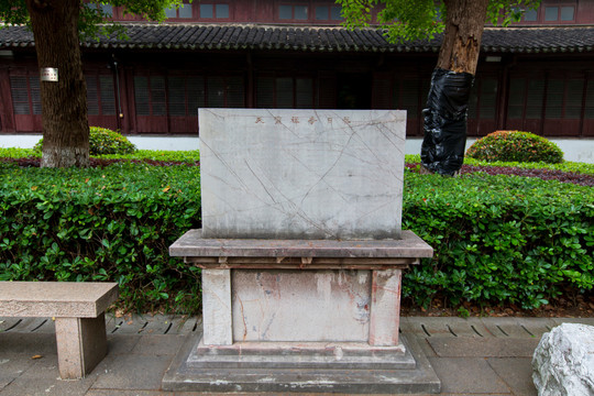 江苏常州天宁禅寺日晷简介石碑