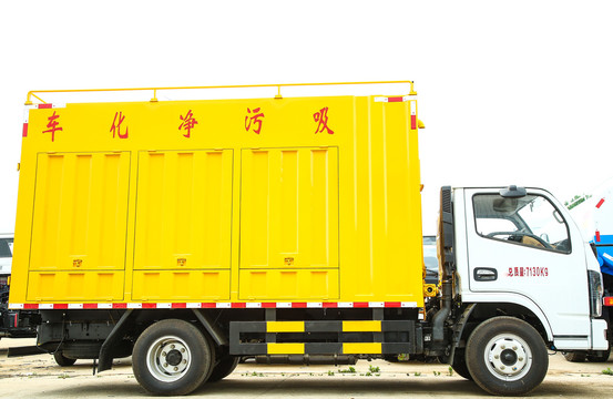 吸污車