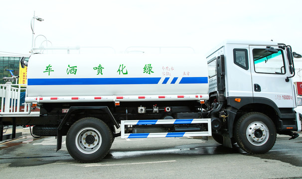 除尘洒水车