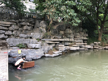 河邊洗衣