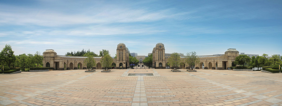 复旦大学新江湾校区大门