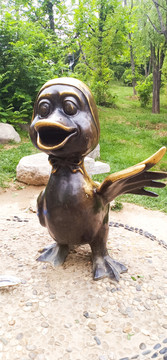 小鸭子古铜雕塑