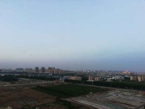 傍晚的藍天