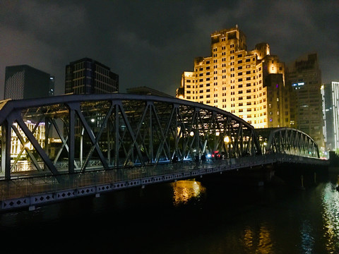 夜晚的外白渡桥