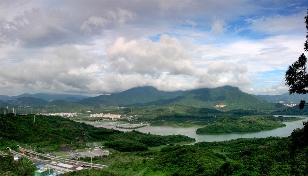 深圳弘法寺梧桐山远看