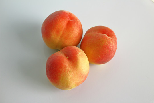 新鲜桃子水蜜桃