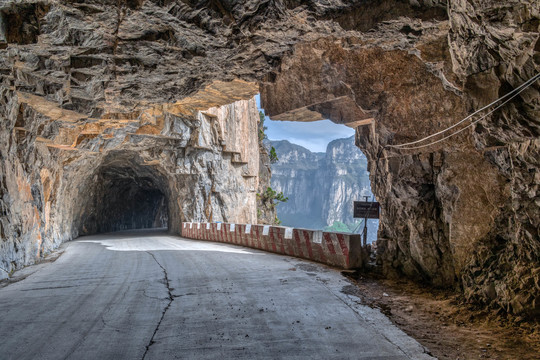 山西平顺挂壁公路