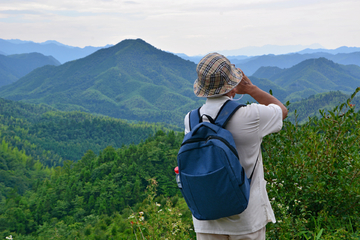 远望大山