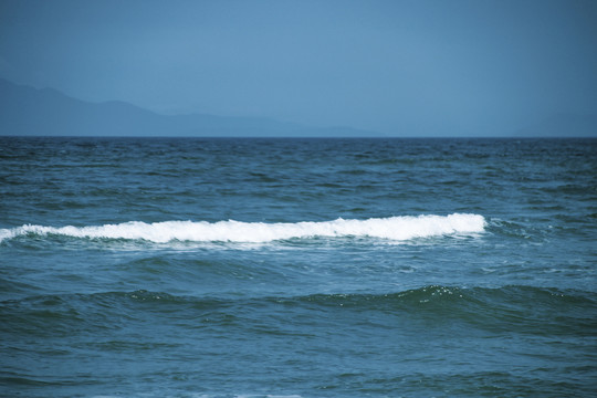 沙滩海浪花