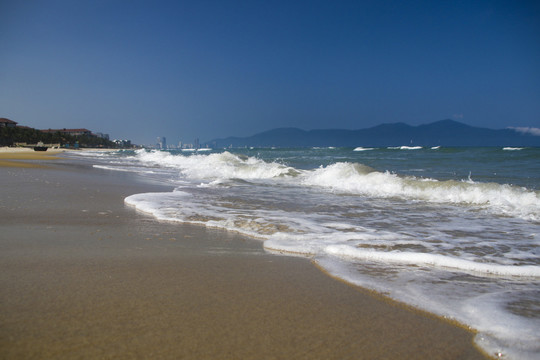 沙滩海浪花