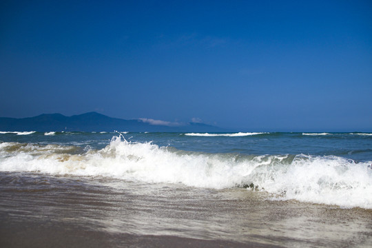 沙滩海浪花