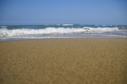 沙滩海浪花