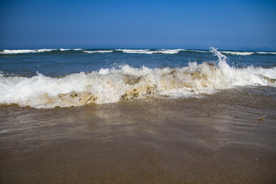 沙滩海浪花