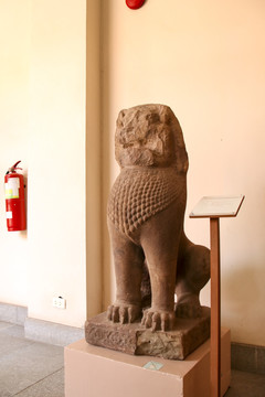 吴哥窟文物石狮