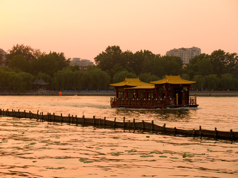 济南大明湖夕阳美景