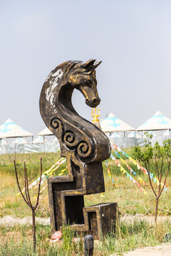 马头雕像