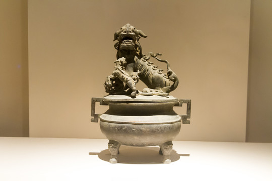 常州武进博物馆清代铜狮盖熏炉