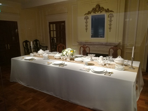 皇室使用的餐桌食器