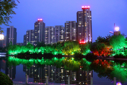 滨湖楼房夜景水岸小区家园