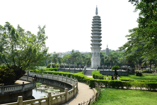 福建厦门南普陀寺荷塘风景