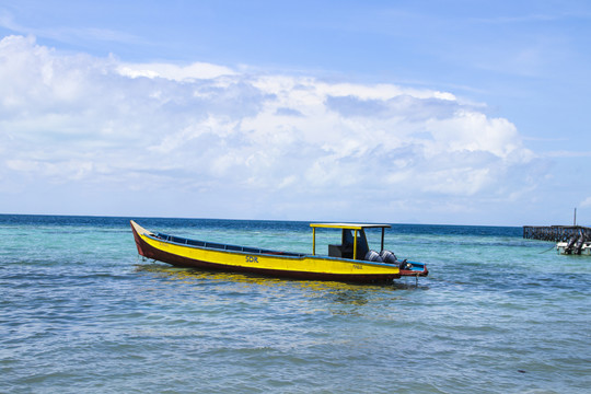 海边船只