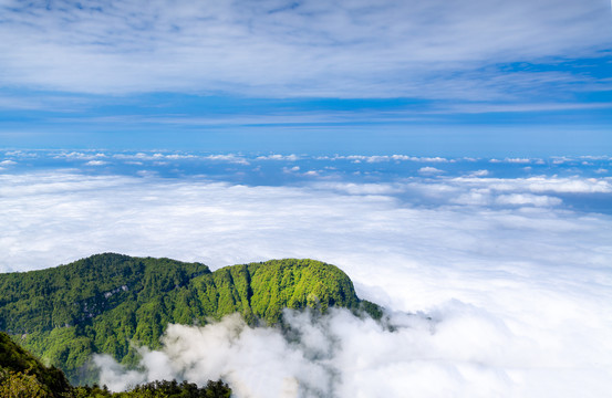 峨眉山的山峰与云海