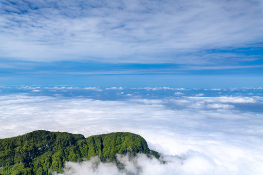 峨眉山的山峰与云海