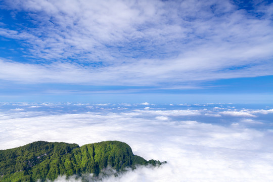 峨眉山的山峰与云海