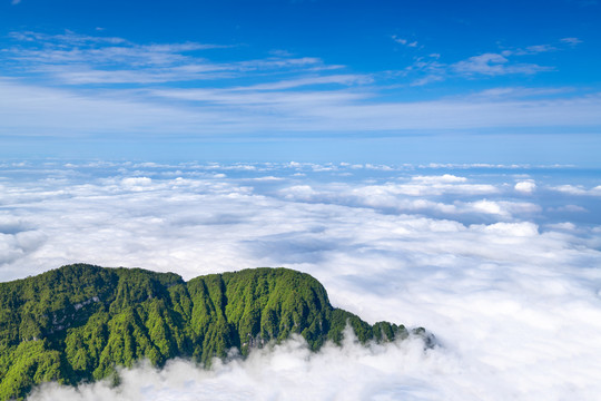 峨眉山的山峰与云海