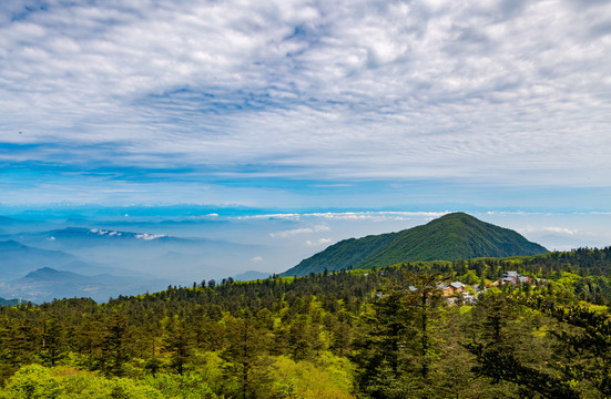 峨眉山雷洞坪的自然风光