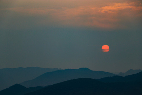 卓尔山落日夕阳西下