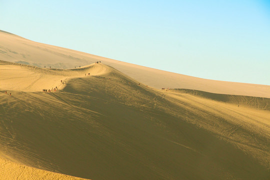 敦煌鸣沙山风景