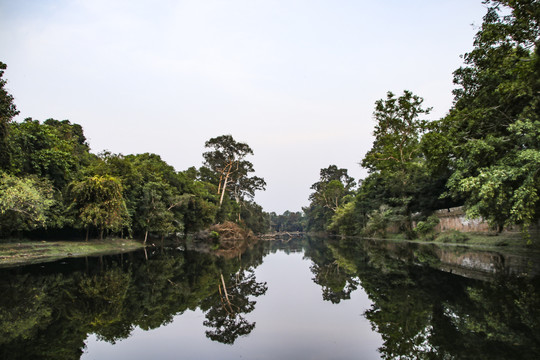 吴哥窟遗址水上美景