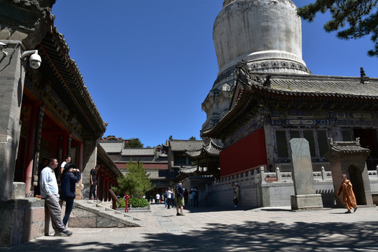 五台山大白塔寺内景