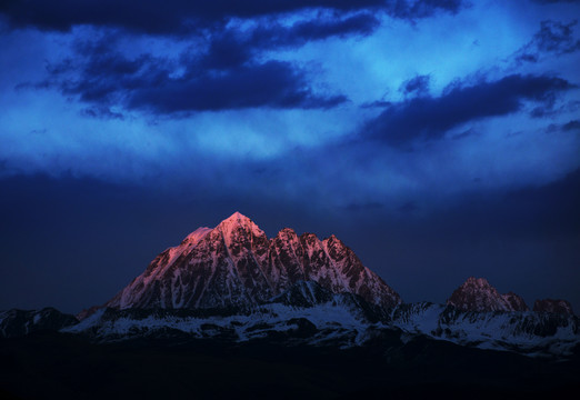 雅拉雪山