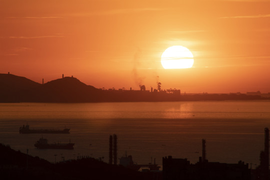 海上日出