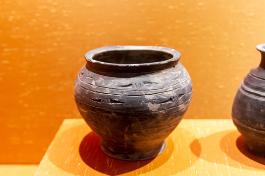 苏州博物馆崧泽文化刻纹黑皮陶罐