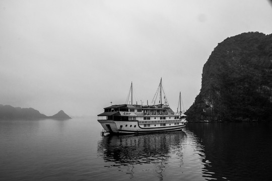 下龙湾游轮