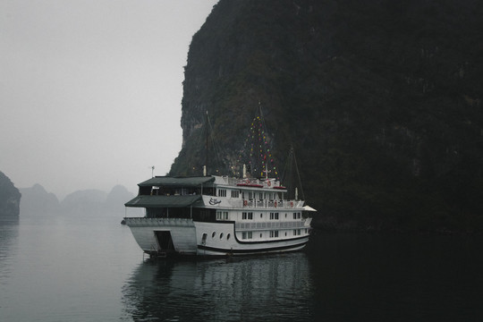 下龙湾游轮