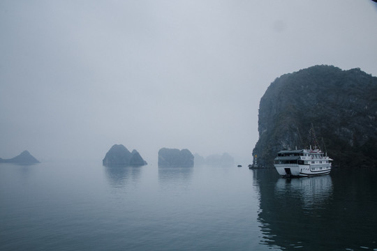 下龙湾游轮