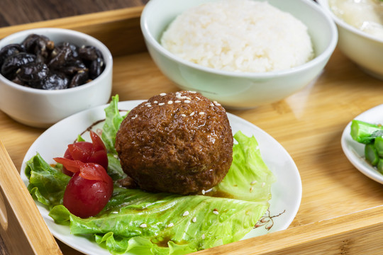 红烧狮子头套餐饭