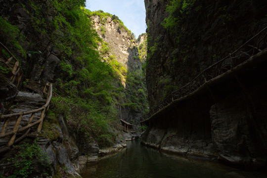 八泉峡