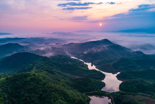 云海高山日出铁塔