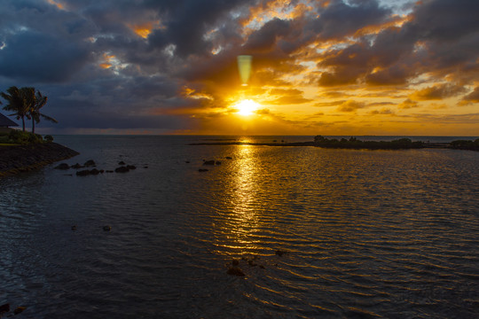 海上日出